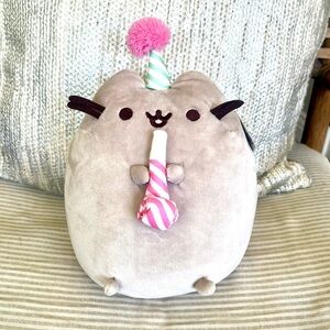 NWT! 🎉Pusheen Birthday Party Plushie